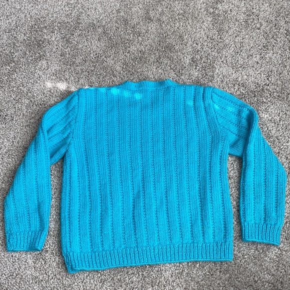 Hand knit sweater 🤩 - Picture 2 of 3